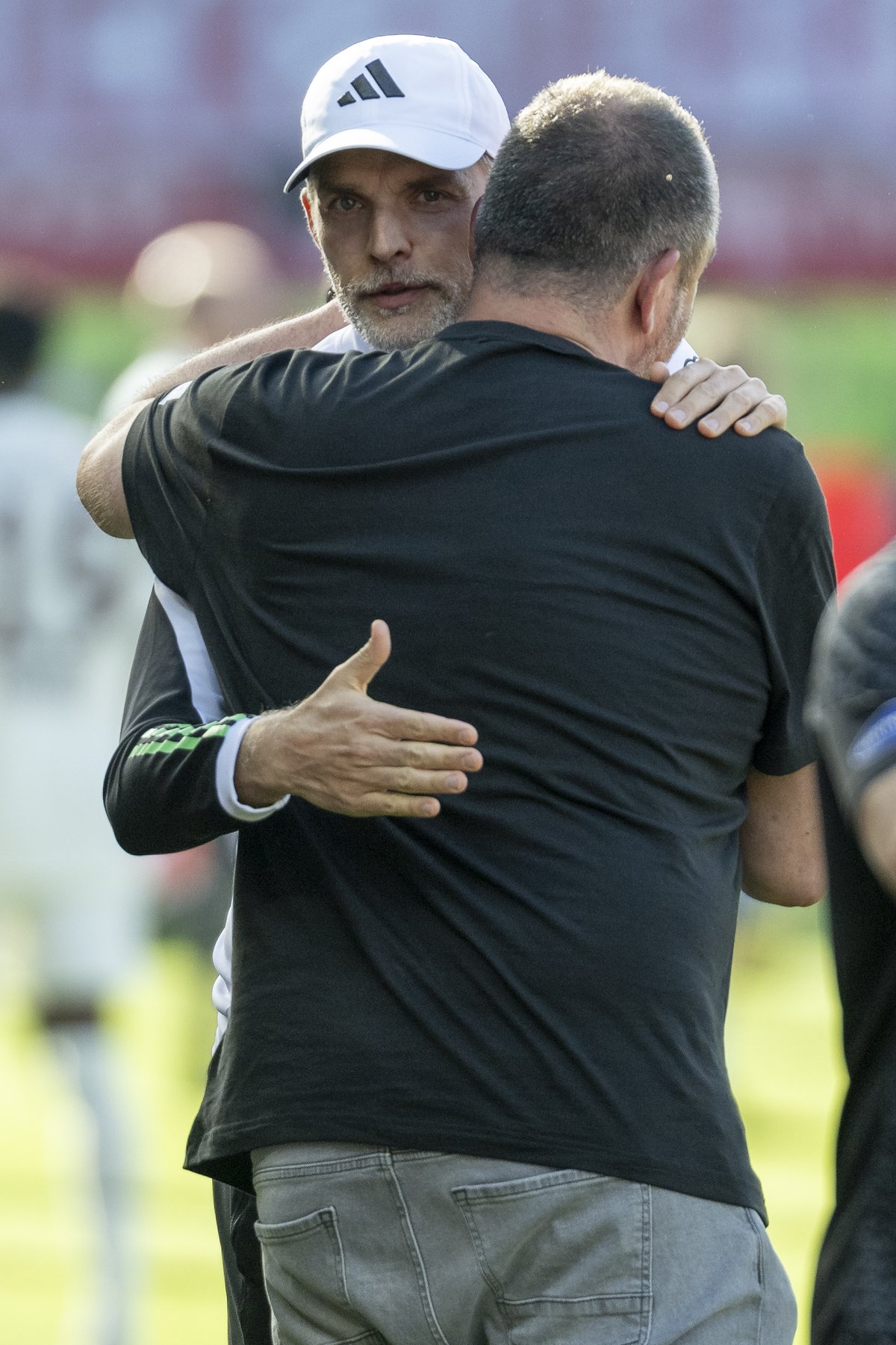 Thomas Tuchel umarmt Frank Schmidt