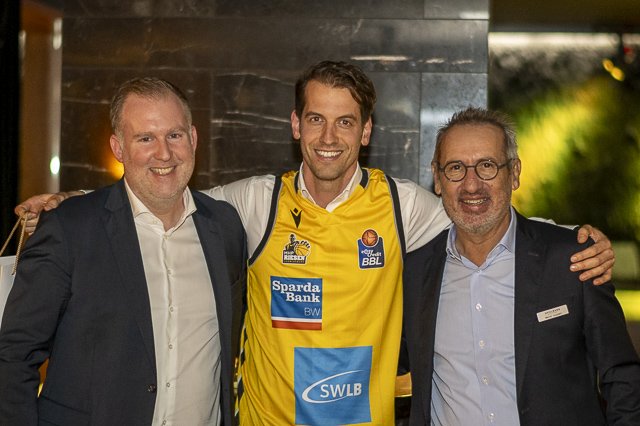 Gruppenbild mit Trikot