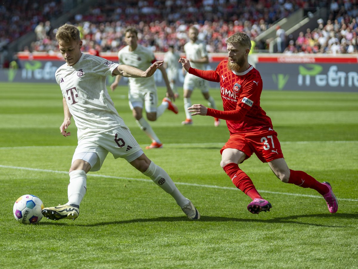 Zweikampf zwischen Joshua Kimmich und Jan-Niklas Beste