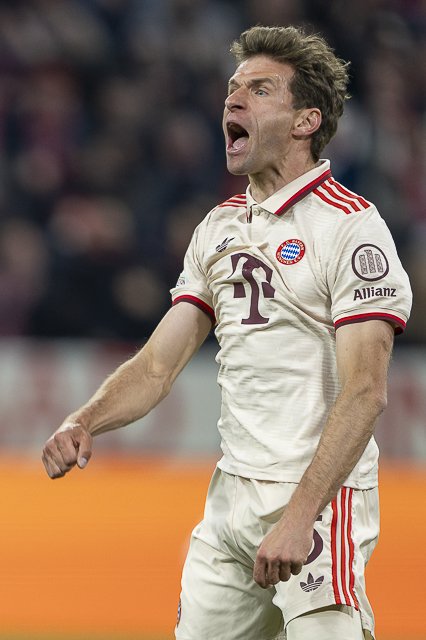 Thomas Müller schreit nach dem 1:1