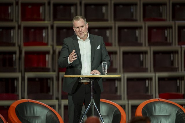Markus Buchmann am Rednerpult